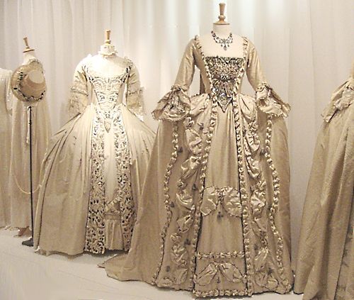 history of wedding gowns