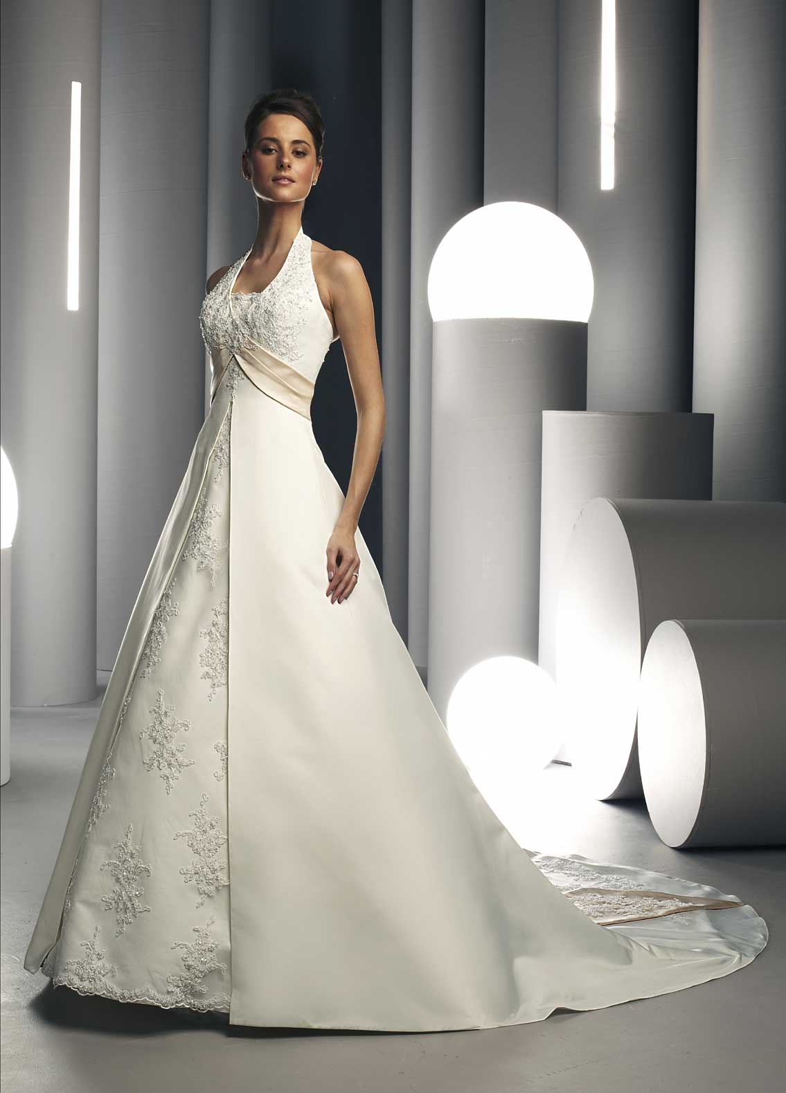 Wedding dresses with outlet color accents