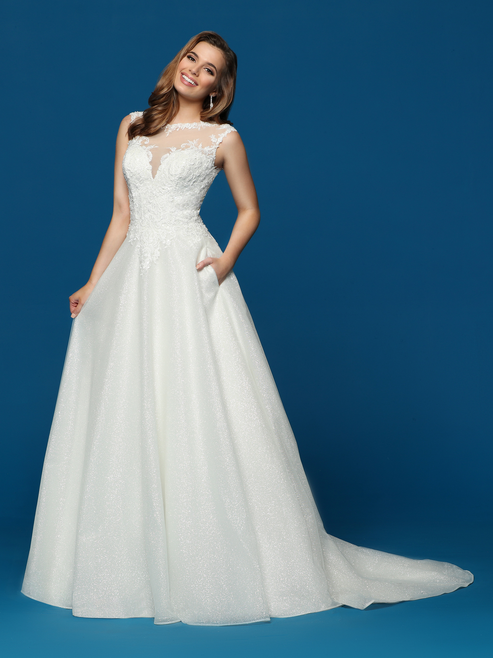 Elegant A Line V Neck Ivory Wedding Dresses With Pockets Open Back