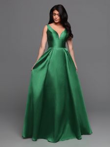 Best Emerald Green Bridesmaids Dresses for 2023: DaVinci Bridesmaid Style #60522