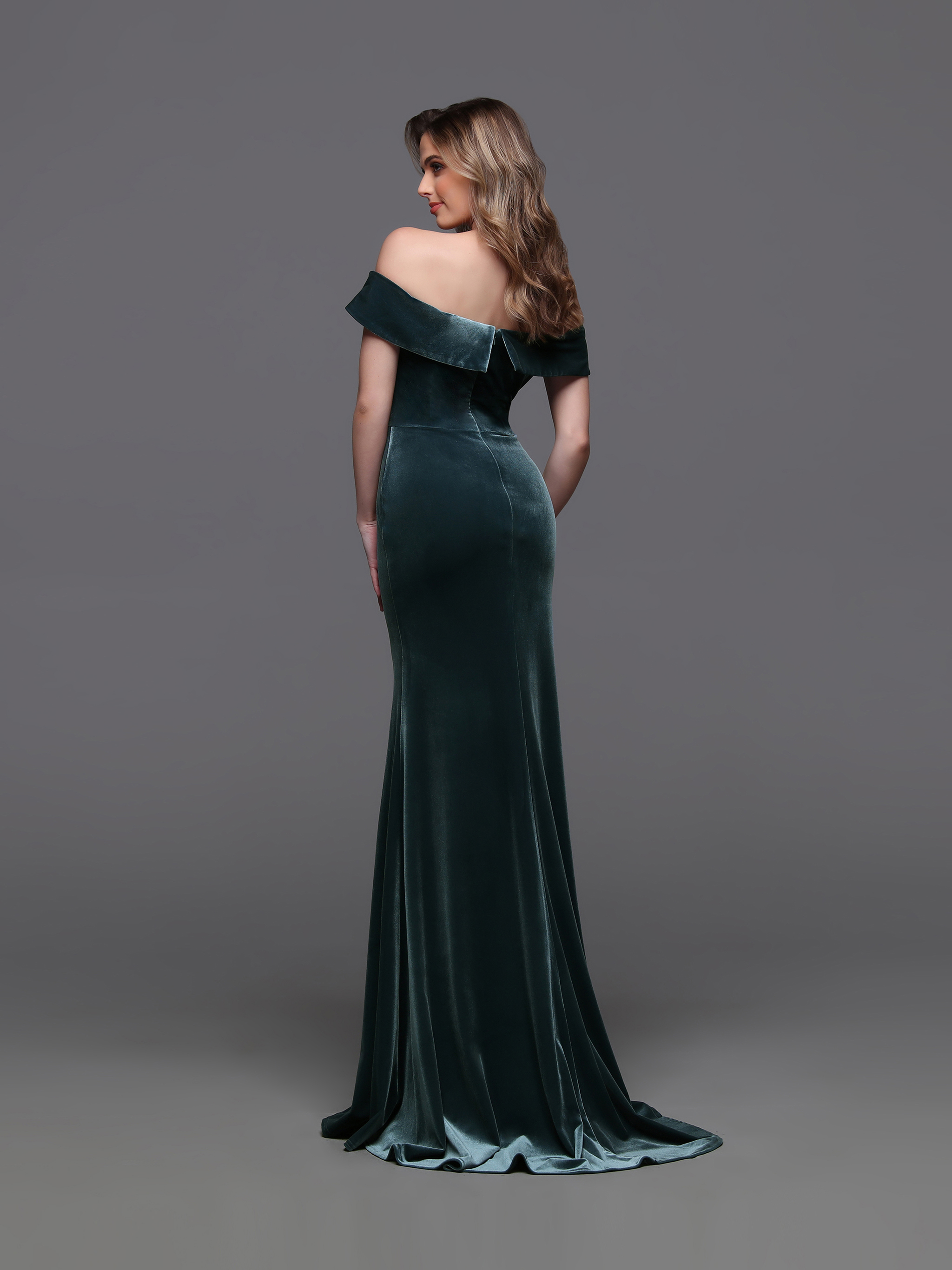 Image showing back view of style #60676