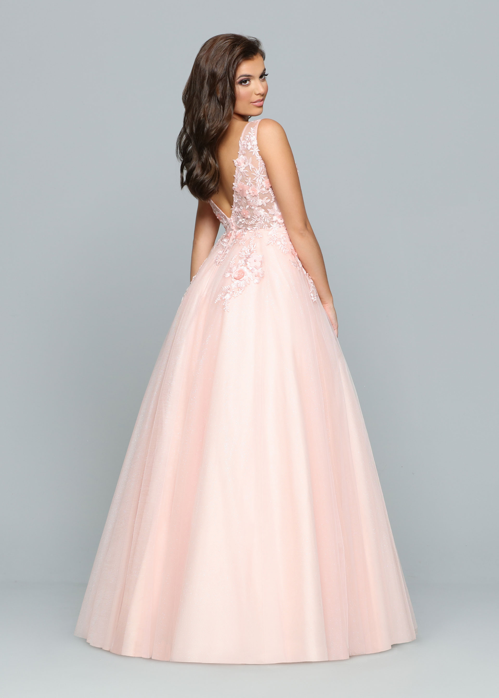 Back view of Style : 72152